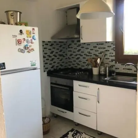 Villa Sleeps 6, Spacious With Large Garden - Awz 307 *
