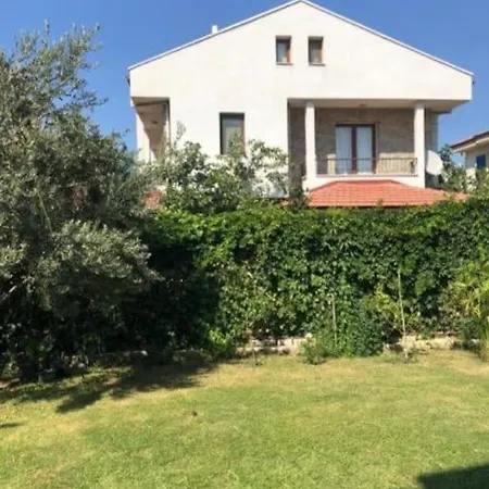 Sleeps 6, Spacious With Large Garden - Awz 307 Villa