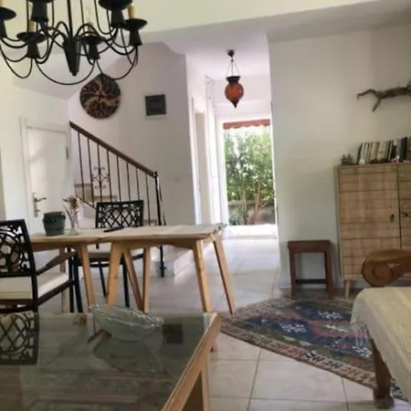 فيلة Sleeps 6, Spacious With Large Garden - Awz 307 *