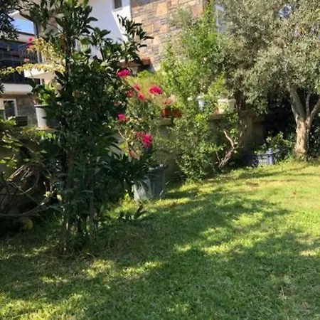 فيلة Sleeps 6, Spacious With Large Garden - Awz 307